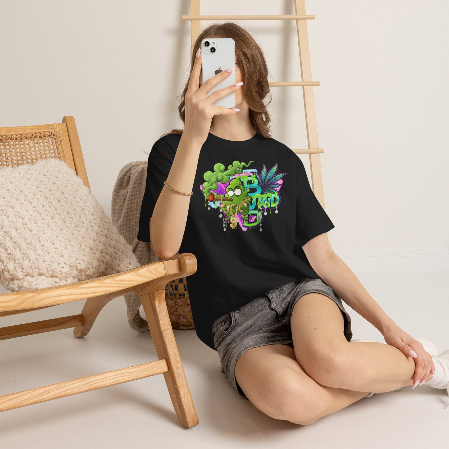 Camiseta con el logo psicodélico de Budkid